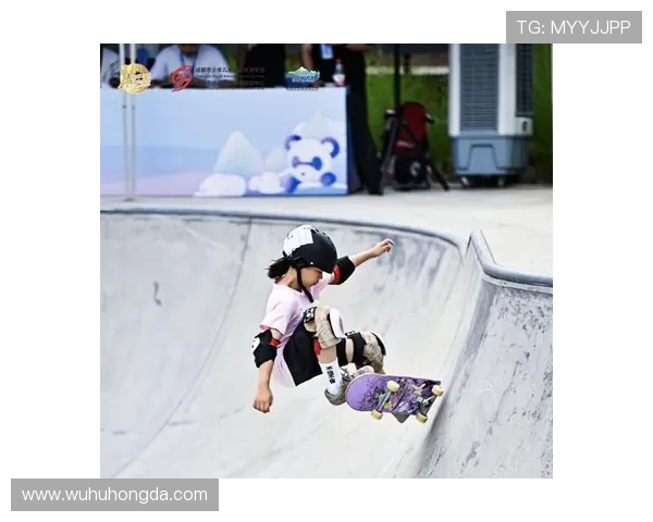 成都滑板队在世界街舞大赛中的节奏表现引发热议与赞赏